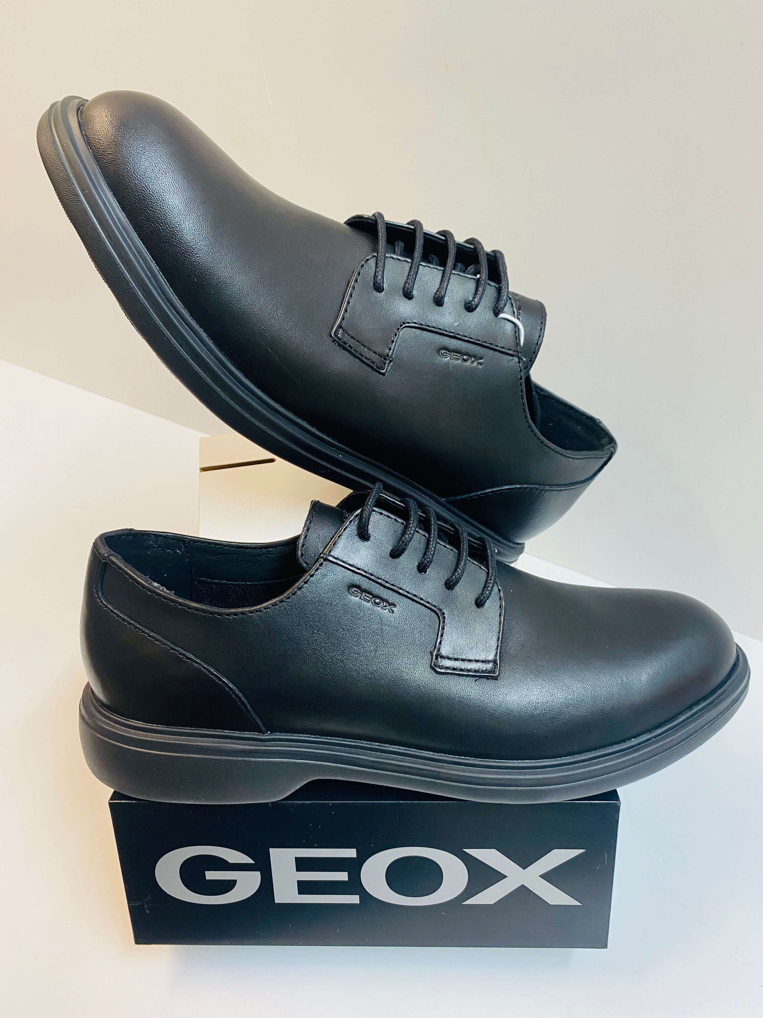 Geox U16DCD 00043 derby uomo in pelle nero